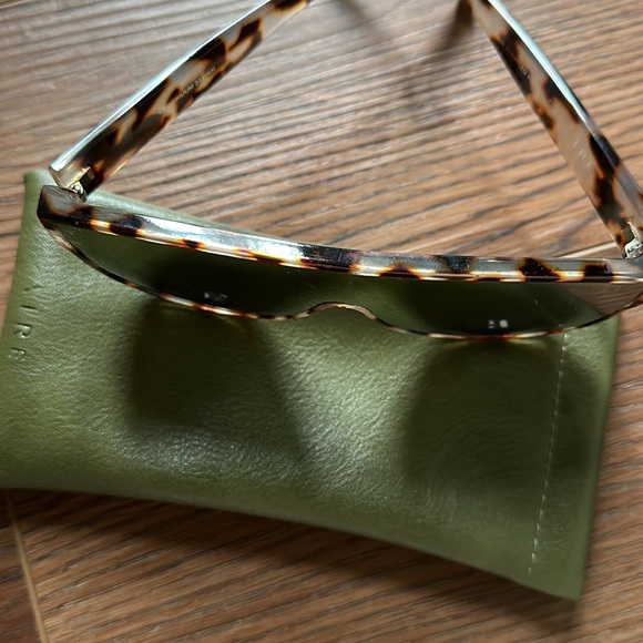 Aire cool sustainable mirrored sunglasses - Picture 6 of 9